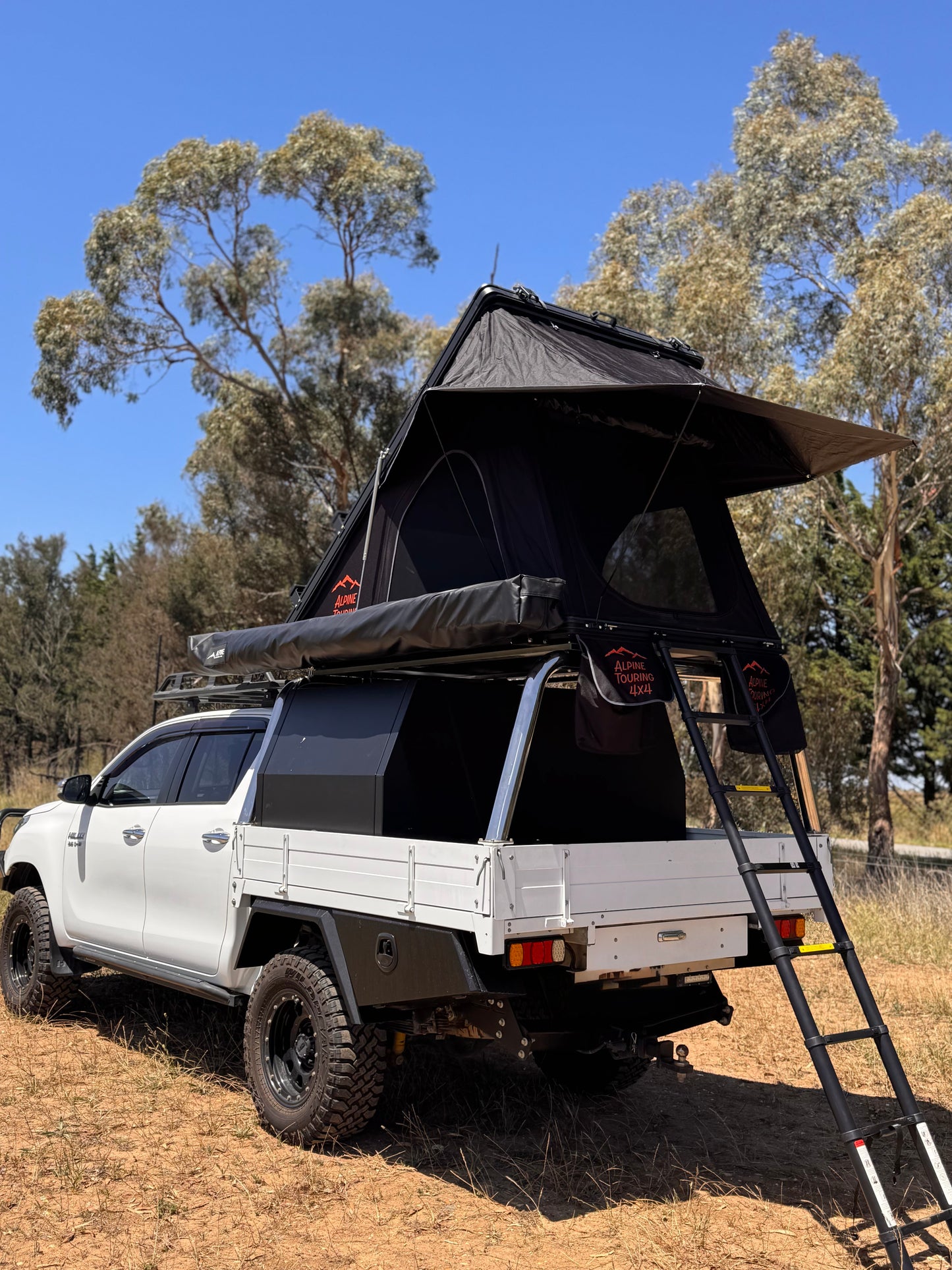 Alpine Touring 4x4 roof top tent
